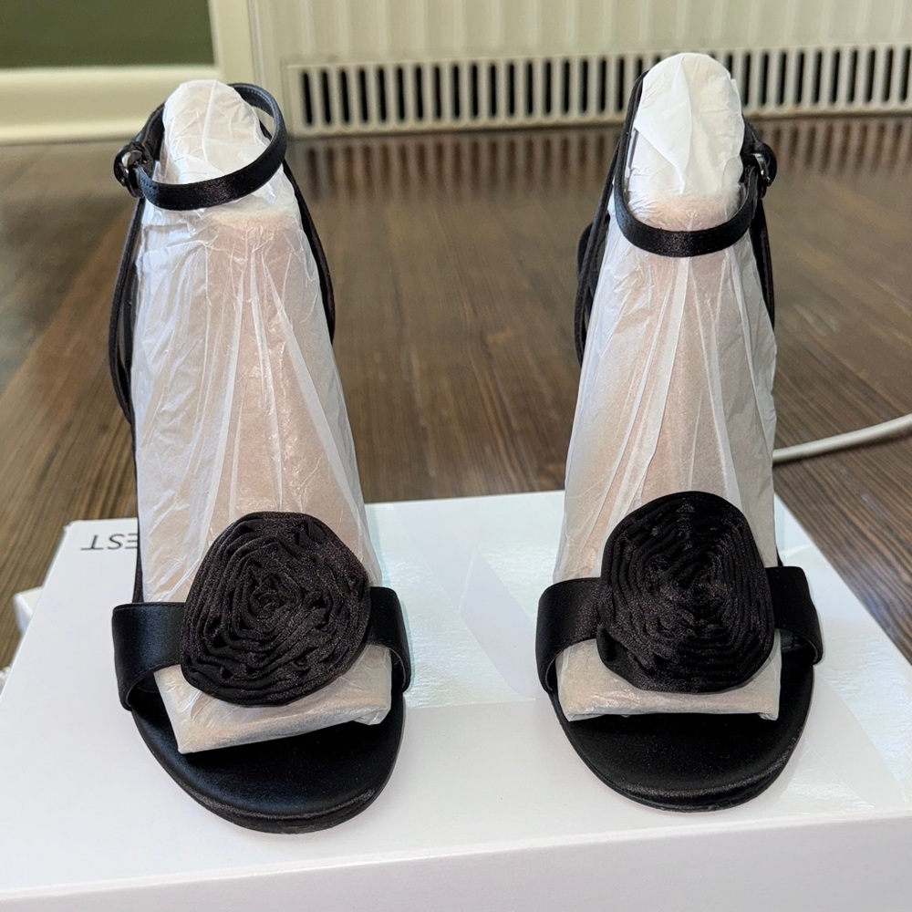 Nine West Black Floral Heels